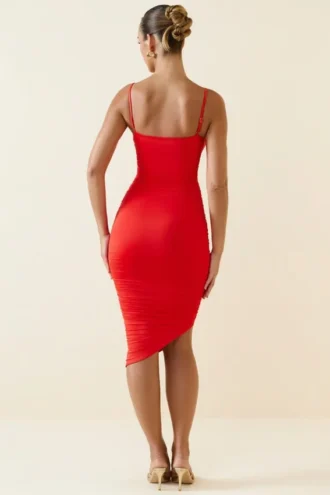 Robe midi asymétrique froncée Anaisa en rouge écarlate