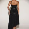 Robe midi asymétrique Zelina à encolure dégagée et ornements, en noir