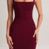 Robe midi moulante à encolure carrée Ainslee en modal, couleur vin Robe midi moulante à encolure carrée Ainslee en modal, couleur vin