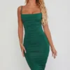 Robe midi moulante froncée à col bénitier « You’re My Type » en vert Robe midi moulante froncée à col bénitier « You’re My Type » en vert