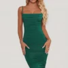 Robe midi moulante froncée à col bénitier « You’re My Type » en vert Robe midi moulante froncée à col bénitier « You’re My Type » en vert