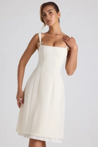 Robe midi plissée évasée Isadora avec nœud, couleur ivoire