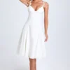 Robe midi trapèze Mallory à nœuds, en blanc