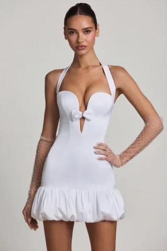 Robe Millie à nœud et ourlet bouffant, dos nu, en blanc