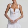 Robe Millie à nœud et ourlet bouffant, dos nu, en blanc Robe Millie à nœud et ourlet bouffant, dos nu, en blanc