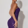 Robe Mischa à col en cœur et ornements, couleur violet Robe Mischa à col en cœur et ornements, couleur violet
