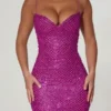 Robe Mischa à encolure en cœur ornée, couleur magenta Robe Mischa à encolure en cœur ornée, couleur magenta
