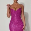 Robe Mischa à encolure en cœur ornée, couleur magenta Robe Mischa à encolure en cœur ornée, couleur magenta