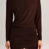 Robe portefeuille à épaules dénudées Mira en modal, couleur chocolat Robe portefeuille à épaules dénudées Mira en modal, couleur chocolat
