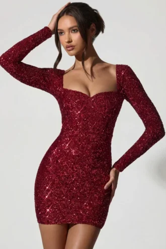 Robe Sephina à col en cœur et ornements, rouge