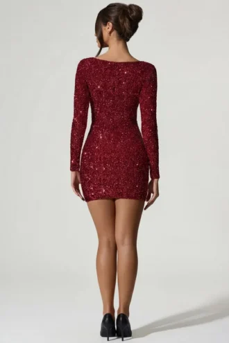 Robe Sephina à col en cœur et ornements, rouge