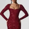 Robe Sephina à col en cœur et ornements, rouge Robe Sephina à col en cœur et ornements, rouge