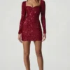 Robe Sephina à col en cœur et ornements, rouge Robe Sephina à col en cœur et ornements, rouge