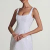 Robe structurée évasée Dominique ornée de perles, en blanc Robe structurée évasée Dominique ornée de perles, en blanc