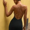 Robe Tesni à bretelles et dos nu, en noir Robe Tesni à bretelles et dos nu, en noir