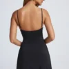 Robe trapèze Deia avec détails métalliques, en noir Robe trapèze Deia avec détails métalliques, en noir