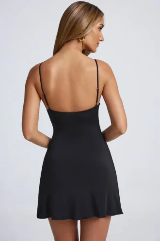 Robe trapèze Deia avec détails métalliques, en noir
