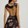 Robe trapèze à dos nu drapé Nalini, imprimé floral noir
