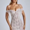 Robe trapèze en dentelle transparente Eleonora, couleur ivoire Robe trapèze en dentelle transparente Eleonora, couleur ivoire