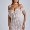 Robe trapèze en dentelle transparente Eleonora, couleur ivoire Robe trapèze en dentelle transparente Eleonora, couleur ivoire