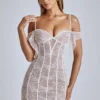 Robe trapèze en dentelle transparente Eleonora, couleur ivoire Robe trapèze en dentelle transparente Eleonora, couleur ivoire