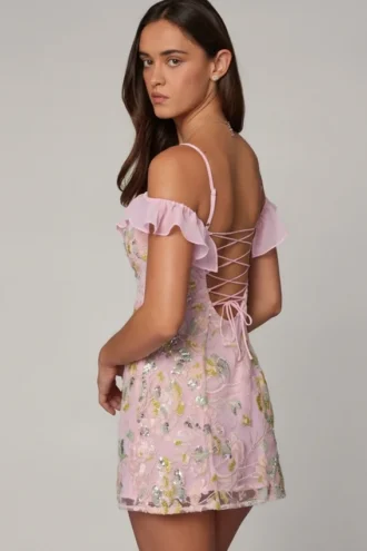 Robe trapèze à lacets et ornements Jacira, rose pâle