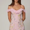 Robe trapèze à lacets et ornements Jacira, rose pâle Robe trapèze à lacets et ornements Jacira, rose pâle