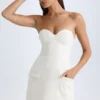 Robe tulipe structurée sans bretelles Arta, couleur vanille Robe tulipe structurée sans bretelles Arta, couleur vanille