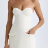 Robe tulipe structurée sans bretelles Arta, couleur vanille Robe tulipe structurée sans bretelles Arta, couleur vanille