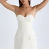 Robe tulipe structurée sans bretelles Arta, couleur vanille Robe tulipe structurée sans bretelles Arta, couleur vanille