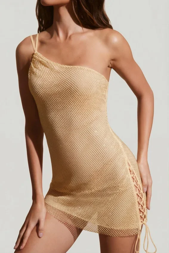 Robe ultra-courte asymétrique ornée Kylie en doré Robe ultra-courte asymétrique ornée Kylie en doré