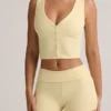 Short Lisha en modal côtelé à taille mi-haute et revers, couleur jaune crème Short Lisha en modal côtelé à taille mi-haute et revers, couleur jaune crème