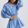 Shorts plissé en popeline de coton à rayures bleues