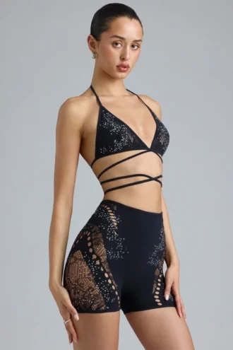 shorts taille haute orn bonnie en noir 9 330x495 - Haut de bikini &agrave; bretelles crois&eacute;es orn&eacute;es Liberty, noir