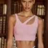 Soutien-gorge de sport asymétrique sans coutures à côtes souples, couleur rose poudré Soutien-gorge de sport asymétrique sans coutures à côtes souples, couleur rose poudré