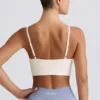 Soutien-gorge de sport Define Luxe à col en V, blanc Soutien-gorge de sport Define Luxe à col en V, blanc