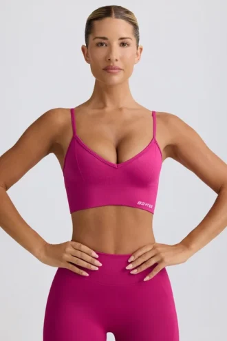 Soutien-gorge de sport Define Luxe à col en V, couleur Berry