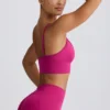 Soutien-gorge de sport Define Luxe à col en V, couleur Berry Soutien-gorge de sport Define Luxe à col en V, couleur Berry