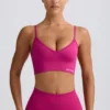 Soutien-gorge de sport Define Luxe à col en V, couleur Berry Soutien-gorge de sport Define Luxe à col en V, couleur Berry