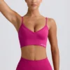Soutien-gorge de sport Define Luxe à col en V, couleur Berry Soutien-gorge de sport Define Luxe à col en V, couleur Berry