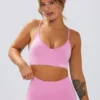 Soutien-gorge de sport Define Luxe à col en V, rose bubblegum Soutien-gorge de sport Define Luxe à col en V, rose bubblegum