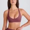 Soutien-gorge de sport à dos croisé et encolure en V, couleur Açaï Soutien-gorge de sport à dos croisé et encolure en V, couleur Açaï