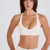 Soutien-gorge de sport à dos croisé et encolure en V, couleur crème Soutien-gorge de sport à dos croisé et encolure en V, couleur crème