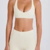 Soutien-gorge de sport à dos croisé et encolure en V, couleur crème Soutien-gorge de sport à dos croisé et encolure en V, couleur crème