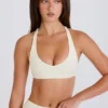 Soutien-gorge de sport à dos croisé et encolure en V, couleur crème Soutien-gorge de sport à dos croisé et encolure en V, couleur crème