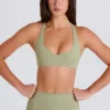 Soutien-gorge de sport à dos croisé et encolure en V, couleur Matcha Soutien-gorge de sport à dos croisé et encolure en V, couleur Matcha