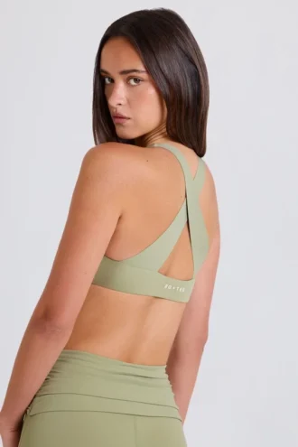 Soutien-gorge de sport à dos croisé et encolure en V, couleur Matcha Soutien-gorge de sport à dos croisé et encolure en V, couleur Matcha