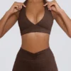 Soutien-gorge de sport en jersey brossé à encolure en V, couleur noisette chinée Soutien-gorge de sport en jersey brossé à encolure en V, couleur noisette chinée