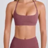 Soutien-gorge de sport à encolure dégagée et dos nu, extensible dans les quatre sens, couleur açaï Soutien-gorge de sport à encolure dégagée et dos nu, extensible dans les quatre sens, couleur açaï
