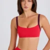 Soutien-gorge de sport Soft Active à bordures contrastées, couleur rouge fraise Soutien-gorge de sport Soft Active à bordures contrastées, couleur rouge fraise